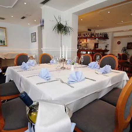 Rosina מלון מאקרסקה