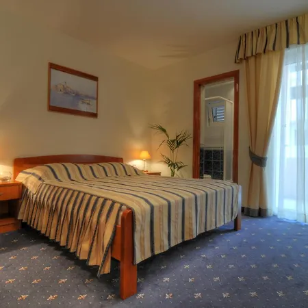 Rosina מלון מאקרסקה