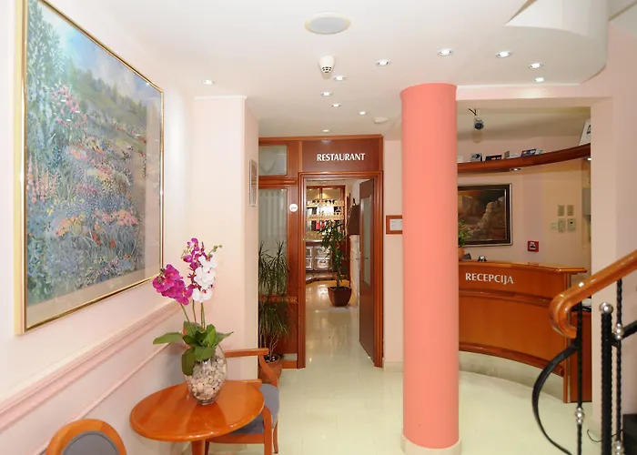 Готель Rosina Макарська